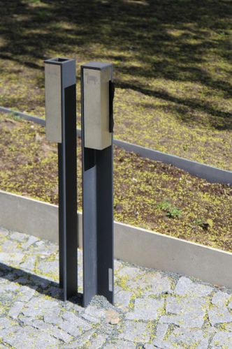 Bodenstehender stummer Diener - VALET - mmcité street furniture - wandmontiert / Edelstahl / modern