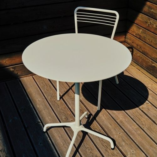 Moderner Picknicktisch -  FLANEUR - mmcité street furniture - Aluminium / Stahl / HPL