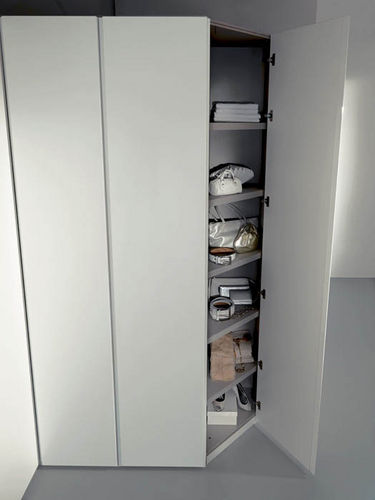 Eckkleiderschrank - ARCHITETTURE A PARETE - Fimar Srl - modern / lackiertes Holz / mit Schwingtür