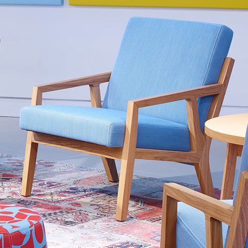 Moderner Besuchersessel - ORLY - Orange Box - Stoff / Holz / blau