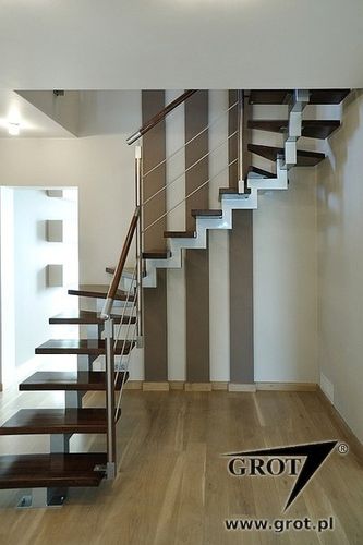 Halbgewendelte Treppe - IZA 1 - GROT - Holzstufen / mit Metallstruktur / modern
