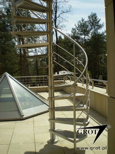 Wendeltreppe - ALEKSANDRA 2 - GROT - Holzstufen / mit Metallstruktur / für Außenbereich