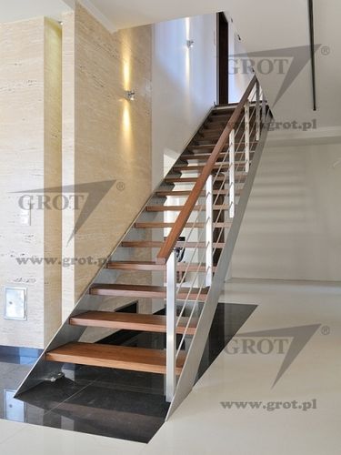 Halbgewendelte Treppe - WSTĘGOWE 8 - GROT - gerade / Holzstufen / mit Metallstruktur