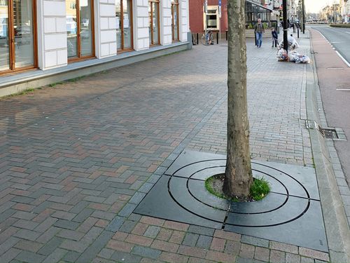 Quadratisches Baumgitter - ELBE - ANAE street furniture - Gusseisen