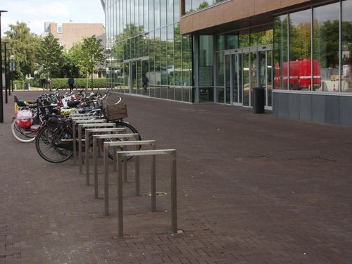 Bodenstehender Fahrradständer - LEINE - ANAE street furniture - für öffentliche Bereiche / pulverbeschichteter Stahl / Edelstahl
