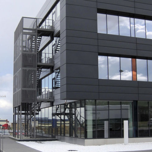 Halbgewendelte Fluchttreppe - JOMY - Metallstufen / mit Metallstruktur / Industrie