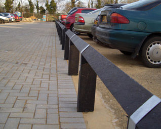 Schutzabsperrung - Architectural Street Furnishings - Parkplatz / feststehend / Recyclingkunststoff