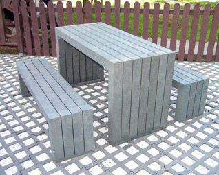Moderne Tischgarnitur - Architectural Street Furnishings - Recyclingkunststoff / für Außenbereich / für öffentliche Bereiche