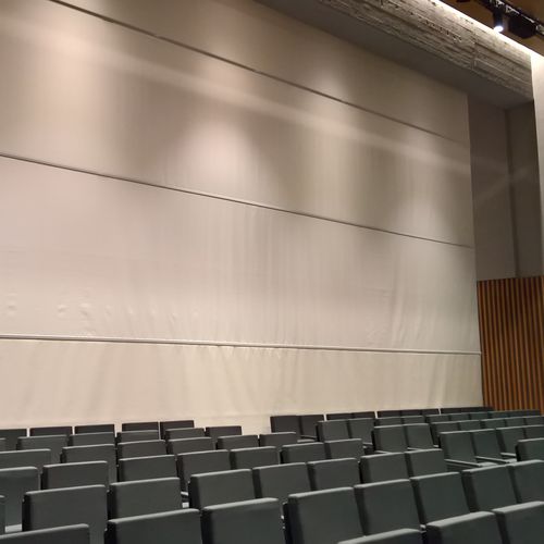Bürotrennwand mit Deckenmontierung - FLEXIWALL DIVISORIO PER AUDITORIUM - Solaris Tende srl - Akustikstoff / feuerfester Stoff / schallisoliert