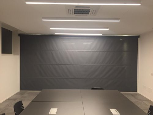 Bürotrennwand mit Deckenmontierung - DIVISORIO A SCOMPARSA PER UFFICIO - Solaris Tende srl - Stoff