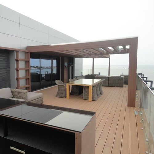 Selbsttragende Pergola - Tecnodeck - angebaut / Verbundholz / lackiertes Aluminium