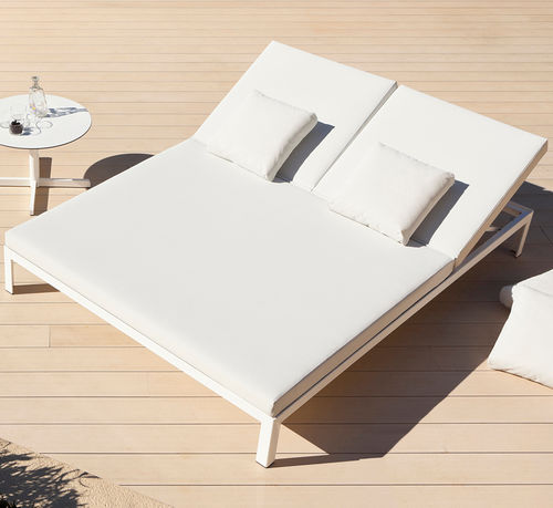 Moderne Sonnenliege - NAK - bivaq - Stoff / extrudiertes Aluminium / für Garten