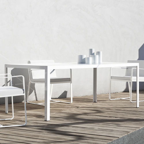 Moderner Tisch - DATS - bivaq - Glas / Porzellan / Gestell aus lackiertem Aluminium