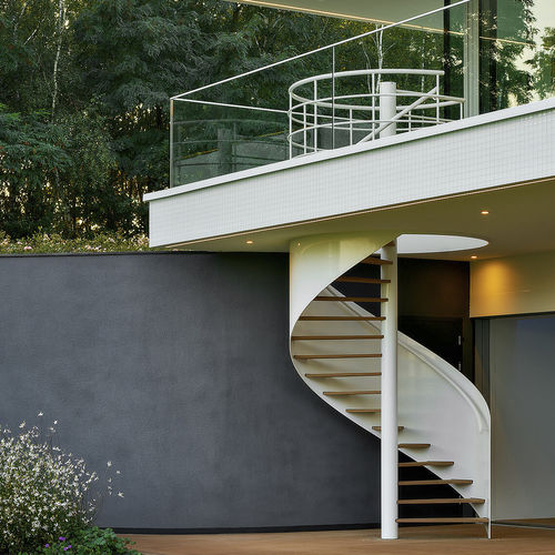 High-End-Treppe - HOLTEN - EeStairs - Wendel / Holzstufen / Kunststoffstufen