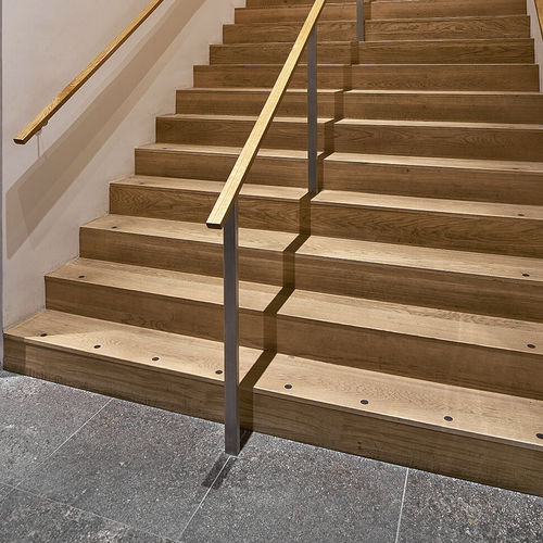 High-End-Treppe - ANNE FRANKSTICHTING, AMSTERDAM - EeStairs - gerade / mit Stufen aus Eiche / mit Holzstruktur