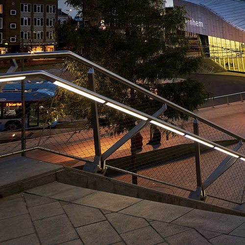 Stahlgeländer - STATION ARNHEM CENTRAAL, ARNHEM - EeStairs - mit Stangen / Maschendraht / für Außenbereich