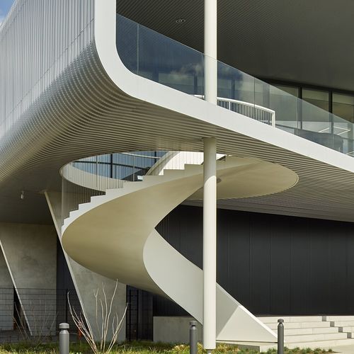 High-End-Treppe - BARNEVELD  - EeStairs - schrägverzahnt / Betonstufen / mit Betonstruktur