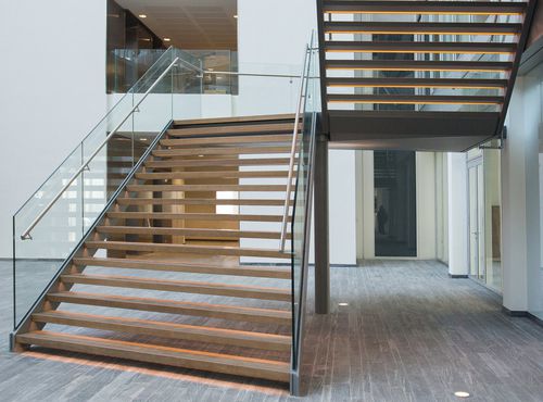 High-End-Treppe - THE EDGE, AMSTERDAM - EeStairs - gerade / halbgewendelt / mit Stufen aus Eiche