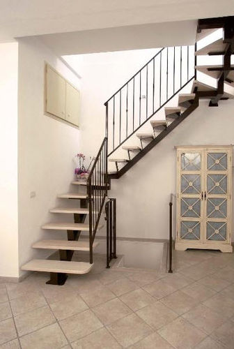 Viertelgewendelte Treppe - GERANIO F - New Living srl - Holzstufen / mit Stahlstruktur / modern