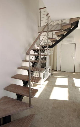 Halbgewendelte Treppe - GERANIO A - New Living srl - Holzstufen / mit Stahlstruktur / modern