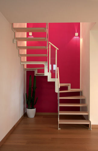 Halbgewendelte Treppe - IBISCO C/N - New Living srl - Holzstufen / mit Stahlstruktur / modern