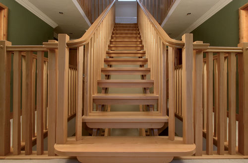 Gerade Treppe - NARCISO L - New Living srl - viertelgewendelt / Holzstufen / mit Holzstruktur