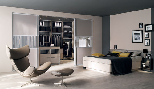 Moderner begehbarer Kleiderschrank - ULTIME RAFFINEMENT - PERENE - Glas / melaminbeschichtet / mit Schiebetür