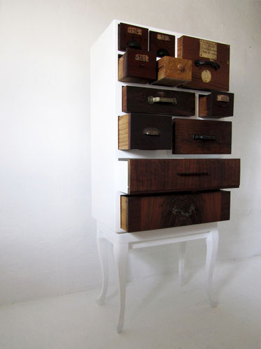 Kommode mit hohen Beinen - 201  - ICI ET LA - originelles Design / lackiertes Holz / poliertes Holz