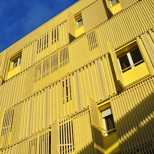 Fassadenverkleidung aus Lamellen - Brise soleil - Via Composites - Verbundwerkstoff / texturiert