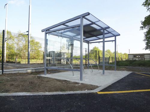 Fahrradunterstand mit Solarpaneel - Via Composites - Verbundwerkstoff / für öffentliche Bereiche / für städtische Bereiche