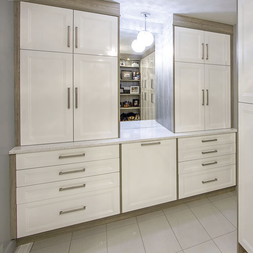 Klassischer begehbarer Kleiderschrank - SHERWOOD - AYA kitchens - Holz / mit Flügeltür