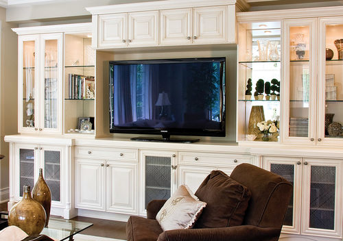 Klassisches Fernsehmöbel - RICHMOND  - AYA kitchens - gestrichenes Holz