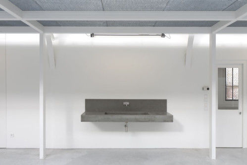 Wand-Waschbecken - BALIAN BETON Atelier - UHPC Ductal© Beton / mit integrierter Waschtischplatte / rechteckig