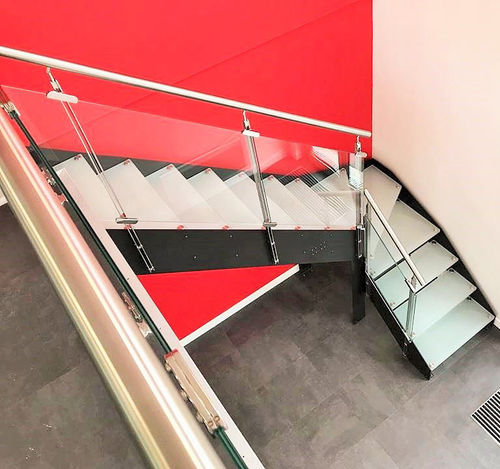 Viertelgewendelte Treppe - Link Light View - CAST DESIGN - Glasstufen / mit Stahlstruktur / für Privatgebrauch