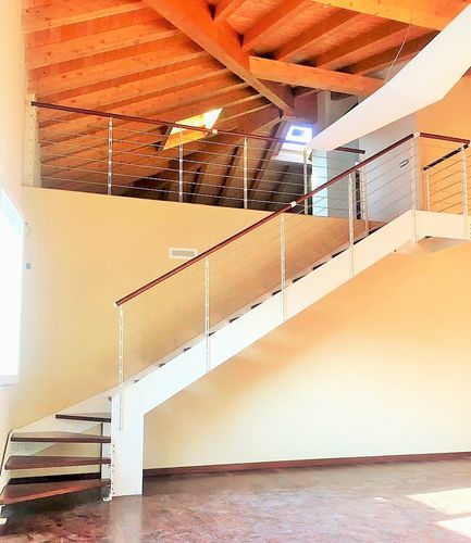 Viertelgewendelte Treppe - Link Linear - CAST DESIGN - halbgewendelt / Holzstufen / mit Stahlstruktur
