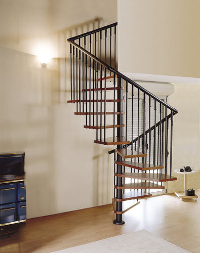 Treppe / abgewinkelte Spindeltreppe - E7Q - CAST DESIGN - Holzstufen / für Privatgebrauch / für den Innenraum