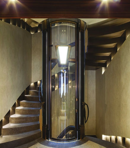 Spindeltreppe - HERBERT CRESCENT - elite metalcraft - rundgewendelt / Steinstufen / mit Betonstruktur