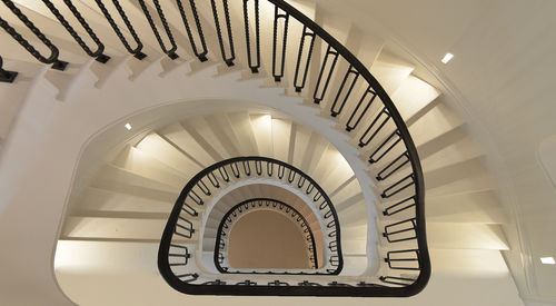 Spindeltreppe - GREENWAY ARCHITECTS - elite metalcraft - Steinstufen / mit Stahlstruktur / modern