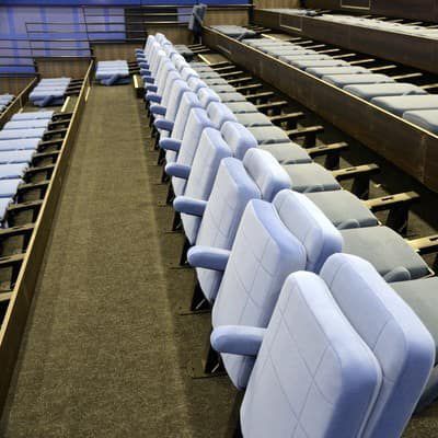 Teleskopische Sitztribüne - SINGLE ROW BLEACHER - MASTER INDUSTRIE - versenkbar / automatisiert