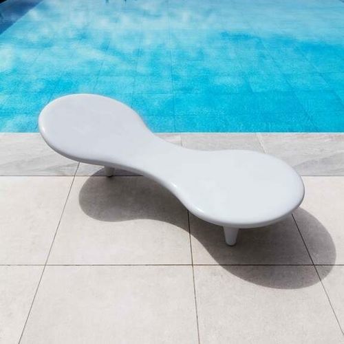 Moderne Sonnenliege - ORGONE LIDO - Cappellini - Glasfaser / Glasfaser / mit 3 Beinen