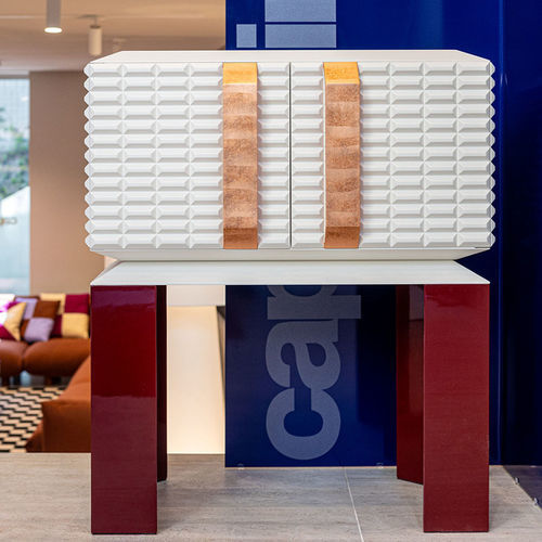 Sideboard mit hohen Beinen - OUT OF SCALE: PROJECT ONE - Cappellini - modern / lackiertes Holz / mit Schwingtür