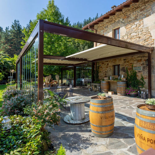 Angebaute Pergola - ISOLA 2A  - KE Outdoor Design - selbsttragend / Aluminium / mit Stoffüberdachung