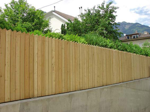Zaun mit Stangen - Gasser Schindeln - Garten / Holz / klassisch