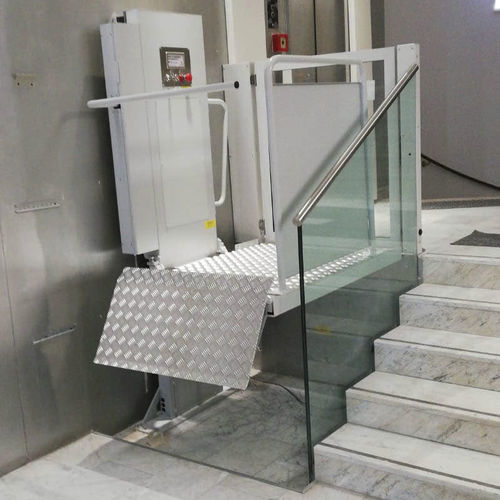 Hebeplattform für Personen mit eingeschränkter Mobilität - DomoStep 160A - LiftingItalia - AreaLift - für Rollstühle / für Gebäude / für Privatgebrauch