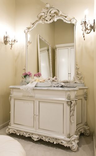 Klassischer Badezimmer-Schrank - FRATELLI RADICE SRL - Holz / mit Spiegel