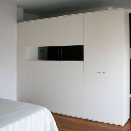 Wandmontierter Kleiderschrank - Grupo GUBIA - Einbau / modern / Eiche