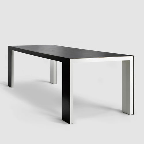 Moderner Esstisch - COAT - Steininger Designers - Massivholz / Gestell aus lackiertem Holz / rechteckig