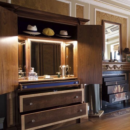 Klassischer Barschrank - MR MITCHELL’S MAYFAIR TOWNHOUSE - Clive Christian - Eiche / amerikanischer Nussbaum / Holz, lackiert seidenmatt