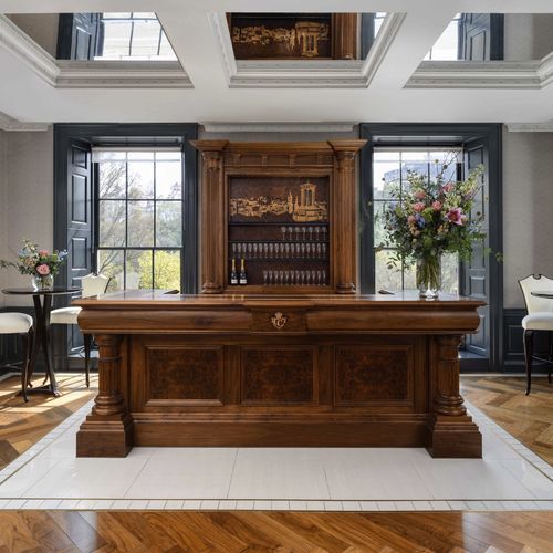 Bartheke - PRINCES STREET PRIVATE CLIENT LOUNGE - Clive Christian - Eiche / Nussbaum / Ahornholz