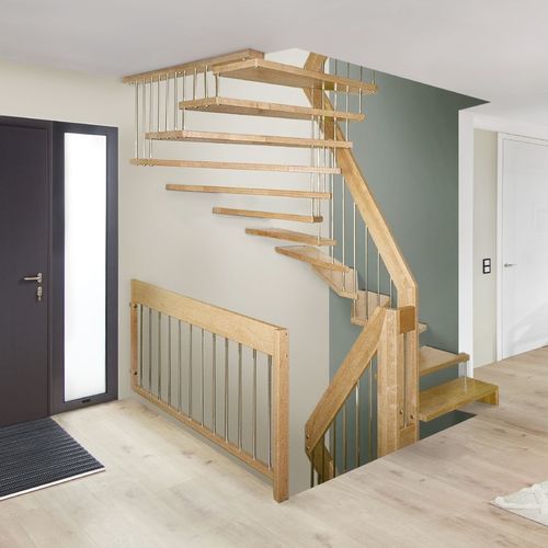 Kragarmtreppe - VIVA - Créateur d'escaliers Treppenmeister - halbgewendelt / Holzstufen / Metallstufen